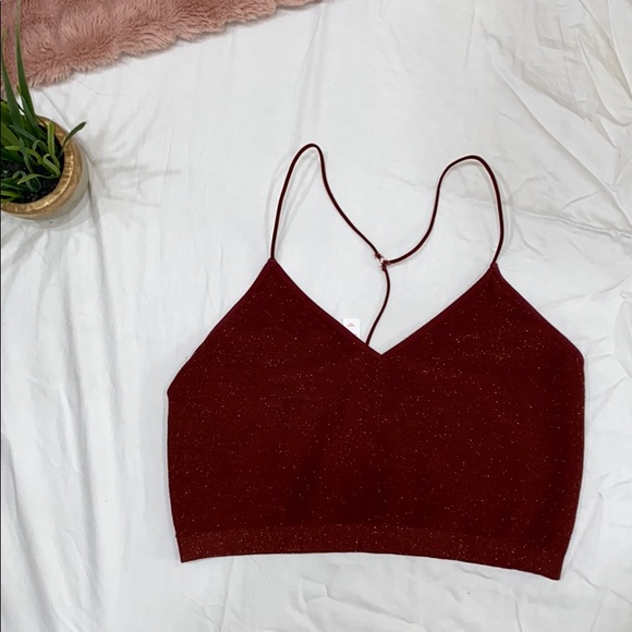 Colsie Tops - Women’s Colsie Cropped Maroon Shirt in a Large